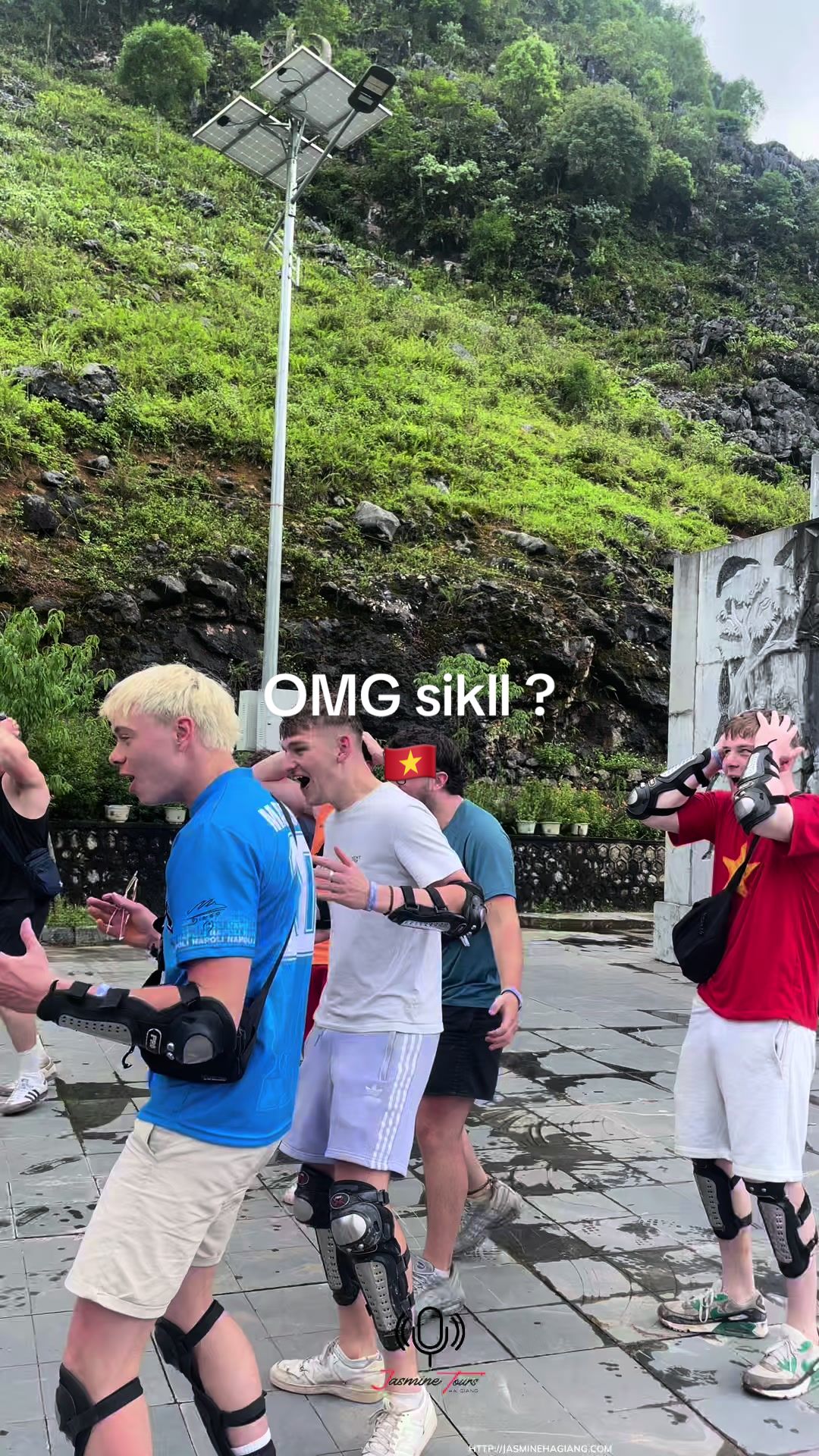 First time experience of foreign visitors in Ha Giang . Oh my god what skill is this? #adventure #viral #top #hagiangloop #backpacker #hagiangtravel #vietnam #JasmineTours 