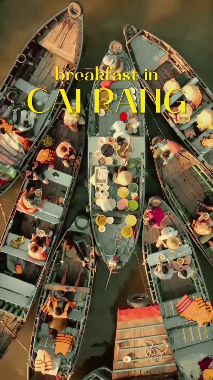 Breakfast in Cai Rang Floating Market &hearts;️ Cre by @Dallam22 #vietnam #mekongdelta #cantho #cairang #cairangfloatingmarket #floatingmarket #sunnytourguide #sunny #tiktok #travel #explore #relax #breakfast 