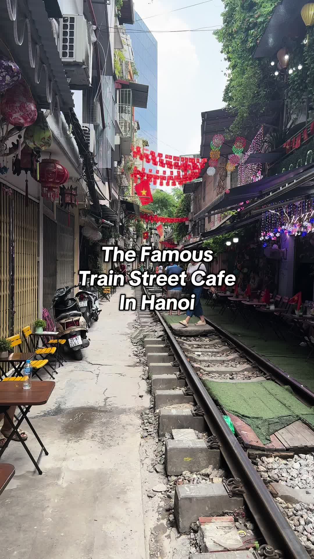 Kemarin datang jam 12.50 di weekdays sepi dan dapat spot duduk dekat banget sama kereta lewat. Beneran sedekat itu! Mungkin sekitar 30cm. Dangerous but fun!  Cek google aja di Nam Vy Cafe, bisa WA untuk reservasi nanti dijemput di gerbang depan. Hanya perlu beli minuman segelas, rekomen egg coffee sekitar 45k VND (hampir 30ribu rupiah)  #vietnam #coffee #train #street #hanoi