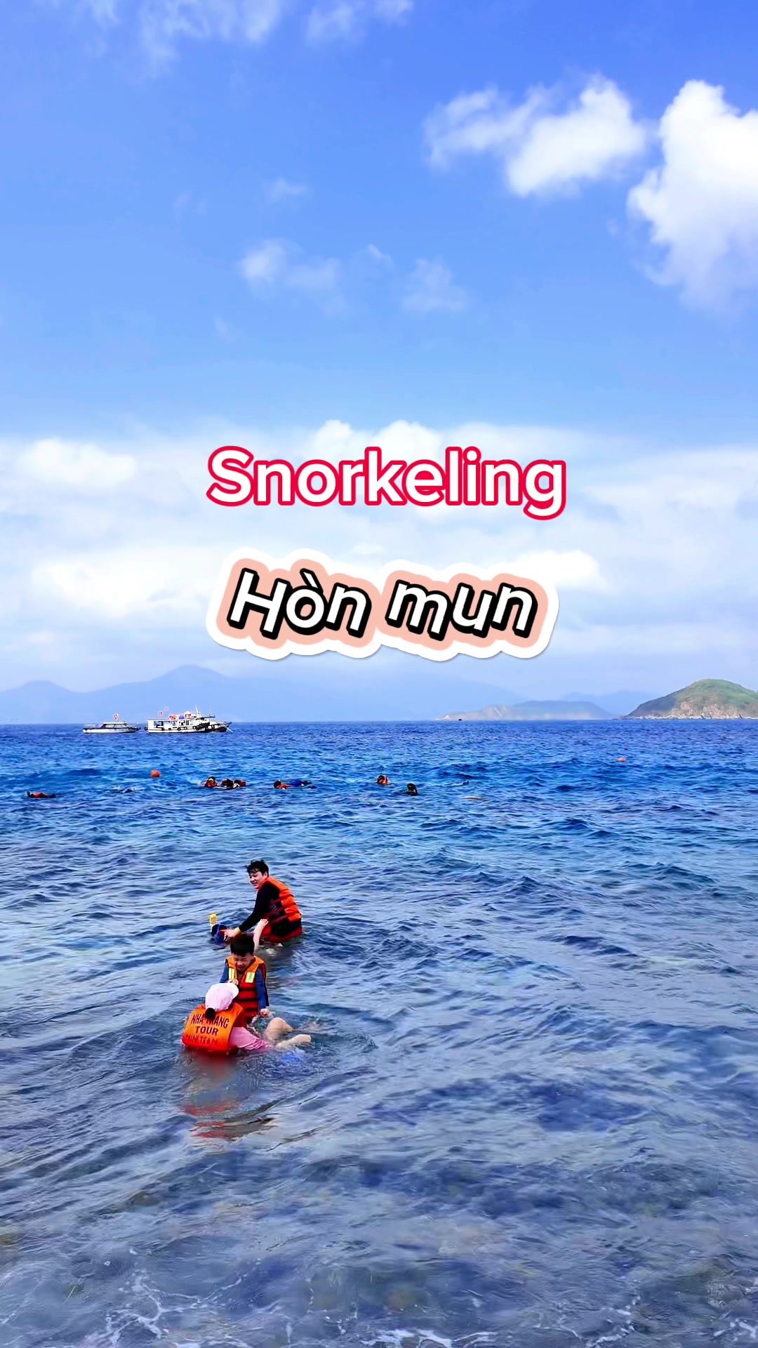 Snorkeling l&agrave; m&ocirc;n lặn với ống thở v&agrave; k&iacute;nh bơi gi&uacute;p bạn vừa ngắm được san h&ocirc; vừa bơi c&ugrave;ng đ&agrave;n c&aacute; l&agrave;  trải nghiệm th&uacute; vị kh&ocirc;ng thể thiếu khi đi đảo tại Tp Nha Trang ạ #dulich #dulichnhatrang #nhatrang #reviewnhatrang #tourdao #honmun #nhatrangriviune #snorkeling #traveltiktok 